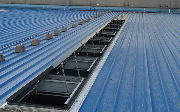 某城市大型商业综合体中庭泽普排烟窗工程